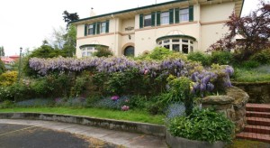 Elms of Hobart - Accommodation in Hobart - Grand Old Manor Houses Hobart - Family Accommodation in Hobart - Cottages in Hobart - Apartments in Hobart